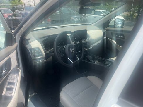 Used 2023 Nissan Rogue SV AWD/4WD image 12