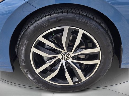 Certified 2025 Volkswagen Jetta SE image 9