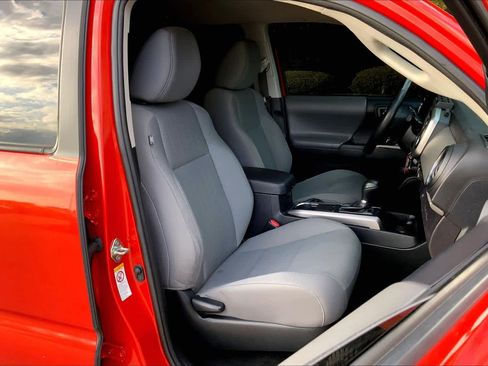 Used 2018 Toyota Tacoma SR5 image 9