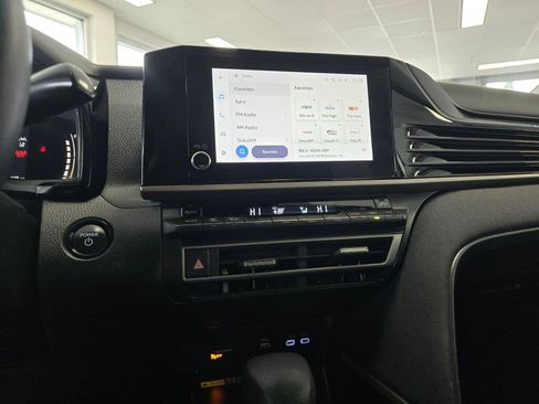 Used 2025 Toyota Camry LE FWD image 28