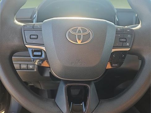 Used 2025 Toyota Camry SE image 31