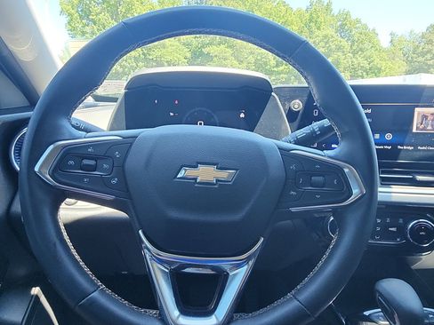 Used 2024 Chevrolet Trax LT w/ Driver Confidence Package FWD image 15