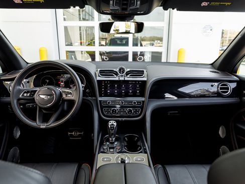 Used 2021 Bentley Bentayga image 4
