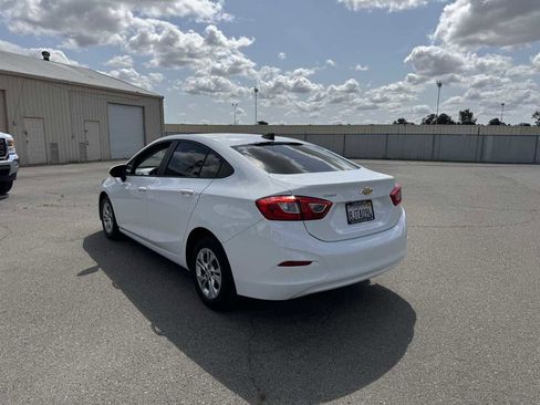 Used 2019 Chevrolet Cruze LS image 9