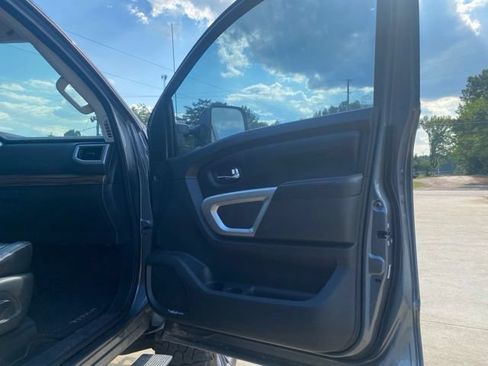 Used 2016 Nissan Titan SL AWD/4WD image 23