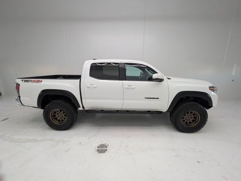 Used 2022 Toyota Tacoma TRD Off-Road image 4