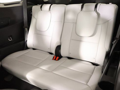 Used 2025 Ford Explorer Platinum w/ Ultimate Package image 13