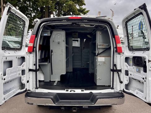 Used 2014 Chevrolet Express 2500 RWD image 19