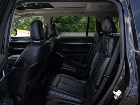 Used 2021 Jeep Grand Cherokee L Limited AWD/4WD image 19