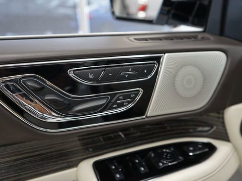 Used 2020 Lincoln Navigator Black Label w/ Cargo Convenience Package image 29