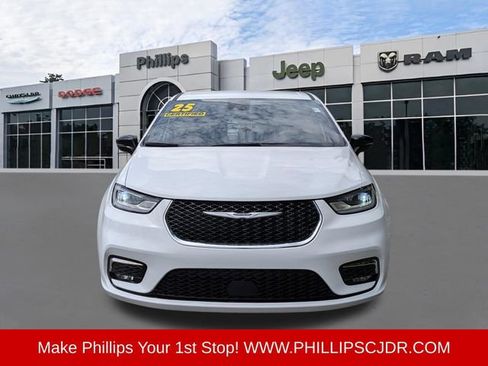 Certified 2025 Chrysler Pacifica Select FWD image 8