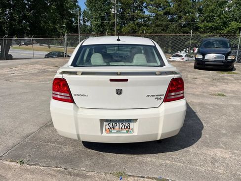 Used 2010 Dodge Avenger R/T FWD image 3