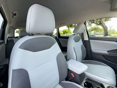 Certified 2024 Volkswagen Taos SE FWD image 27