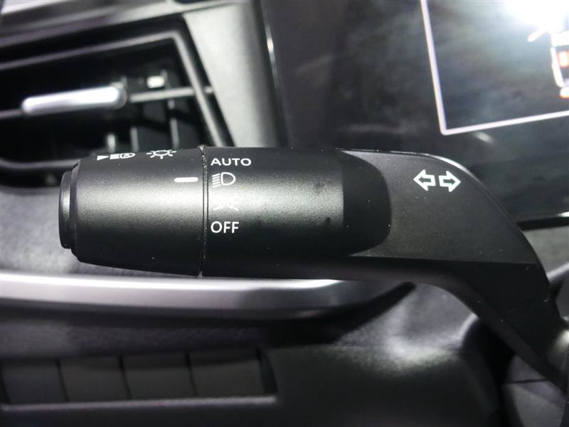 Used 2025 Nissan Kicks SV AWD/4WD image 33