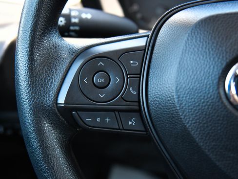 Used 2025 Toyota Corolla LE FWD image 30