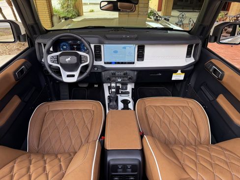 Used 2025 Ford Bronco Outer Banks image 5