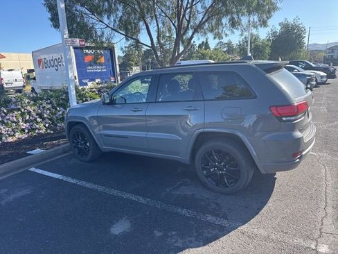 Used 2021 Jeep Grand Cherokee Laredo X image 35