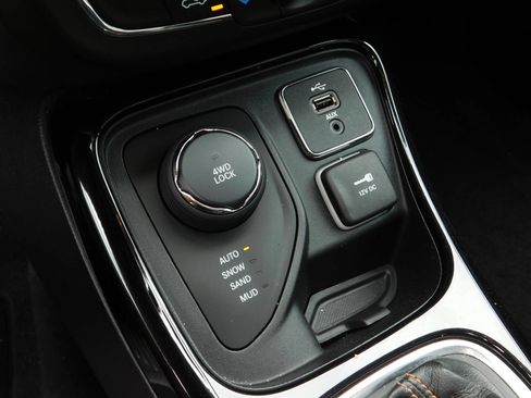 Used 2018 Jeep Compass Limited w/ Navigation Group AWD/4WD image 21