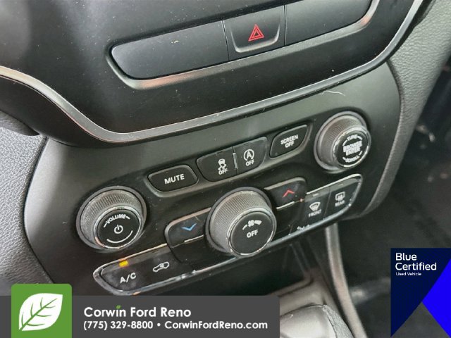 Used 2020 Jeep Cherokee Latitude FWD image 19