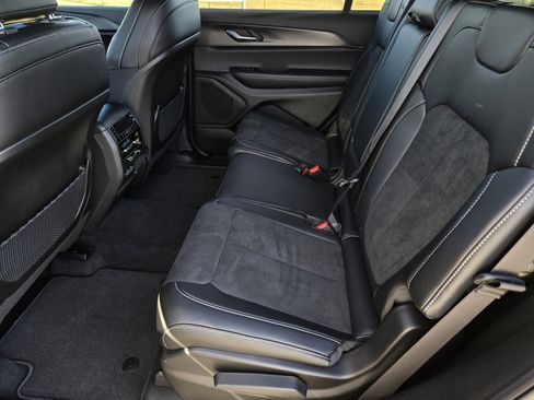 New 2025 Jeep Grand Cherokee L Altitude image 14