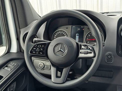 Used 2023 Mercedes-Benz Sprinter 1500 image 19