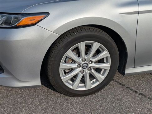 Used 2019 Toyota Camry LE image 7