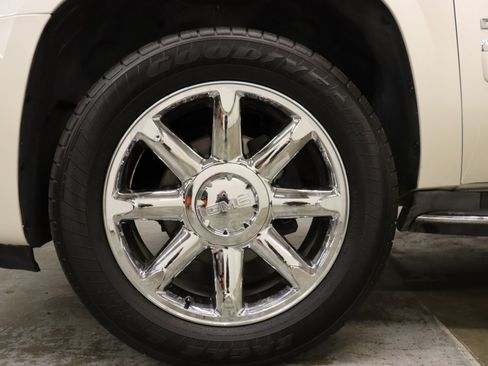 Used 2011 GMC Yukon Denali AWD/4WD image 23