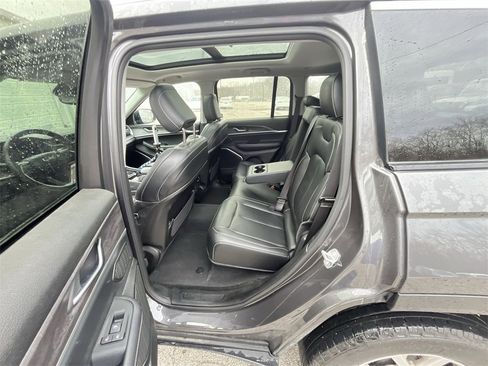 Used 2022 Jeep Grand Cherokee Limited image 23