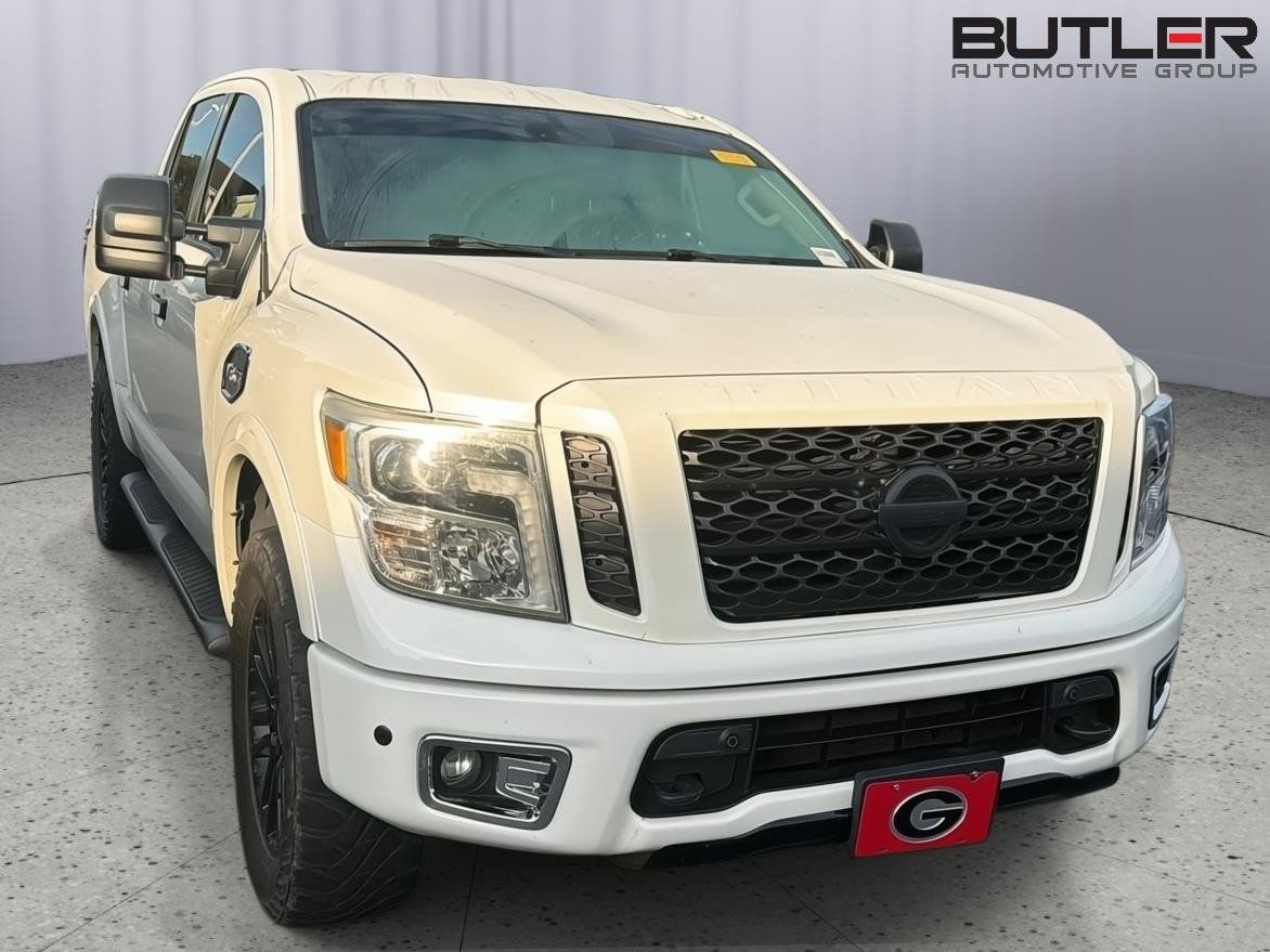 Used 2017 Nissan Titan PRO-4X AWD/4WD image 5