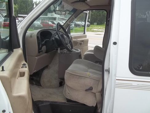 Used 2001 Ford E-150 and Econoline 150 image 7