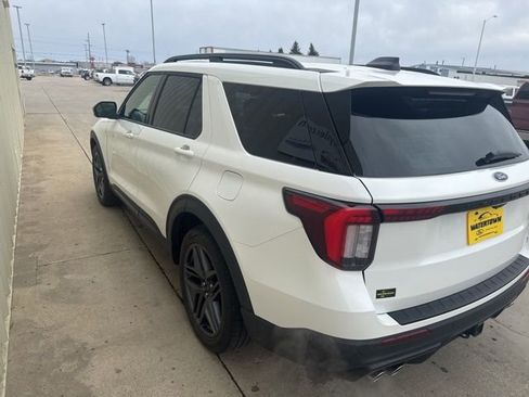 Used 2025 Ford Explorer ST AWD/4WD image 7