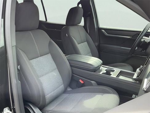 Used 2025 GMC Acadia Elevation image 19