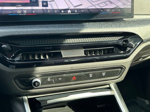 Used 2025 BMW 330i Sedan image 22