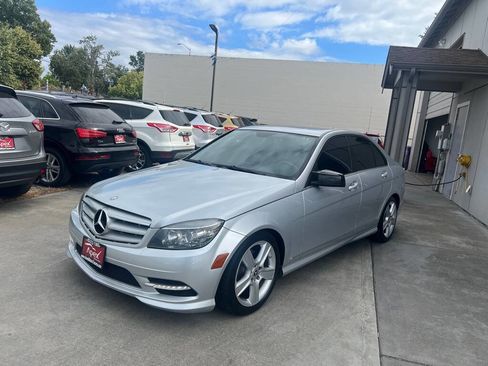 Used 2011 Mercedes-Benz C 300 4MATIC Sedan image 4
