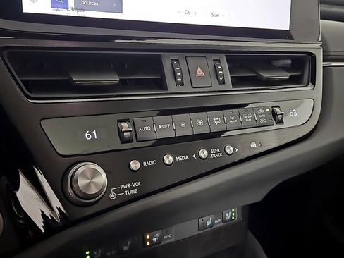 Used 2025 Lexus ES 300h w/ Premium Package image 18