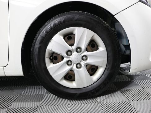 Used 2017 Kia Forte LX image 6