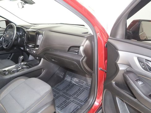 Used 2020 Chevrolet Traverse LT image 43