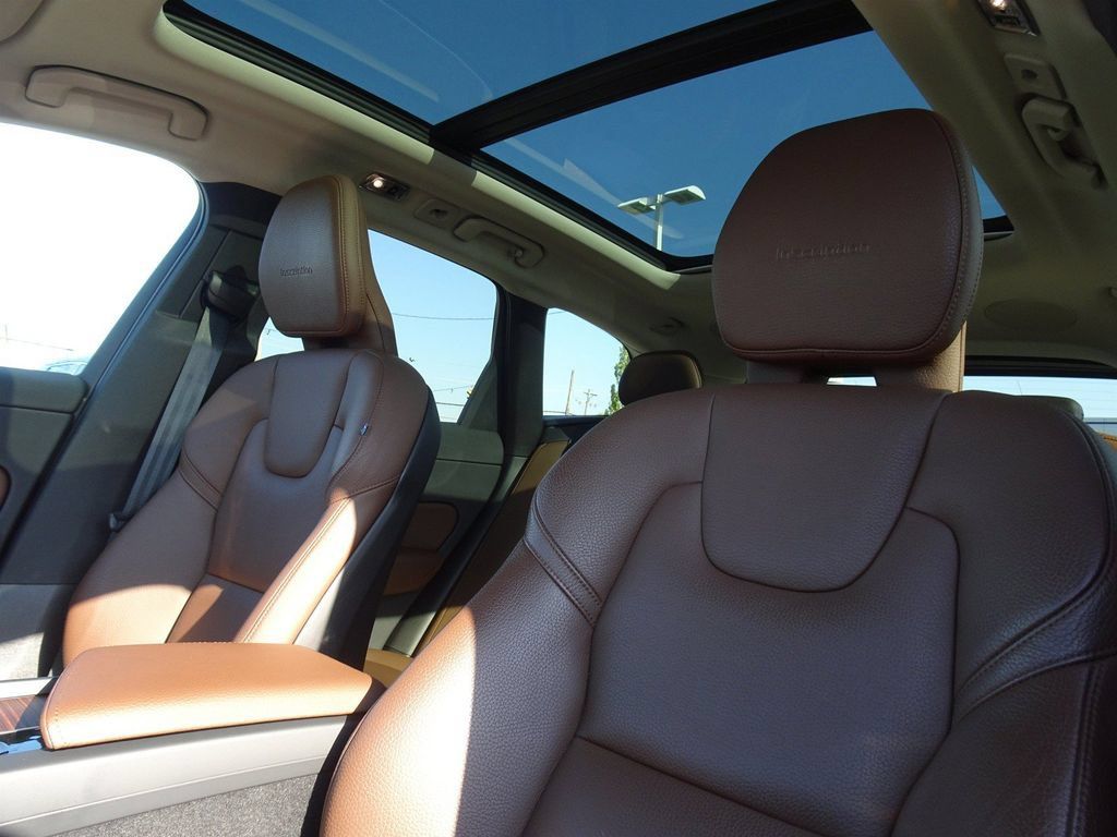 Used 2019 Volvo XC60 T6 Inscription w/ Protection Package Premier AWD/4WD image 10