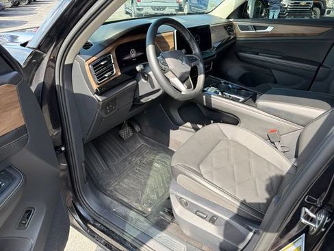 Used 2024 Volkswagen Atlas SE AWD/4WD image 23
