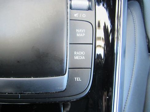 Used 2022 Mercedes-Benz GLA 250 4MATIC w/ Premium Package Lite image 54