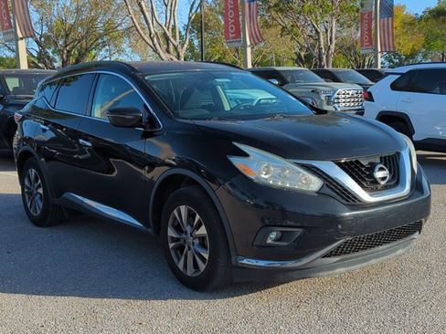 Used 2017 Nissan Murano SV image 3