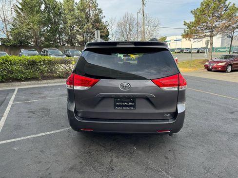 Used 2011 Toyota Sienna XLE image 6