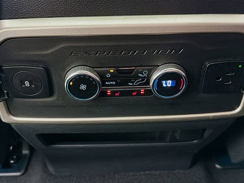Used 2024 Ford Expedition Limited RWD image 46