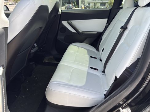 Used 2021 Tesla Model Y Long Range AWD/4WD image 14