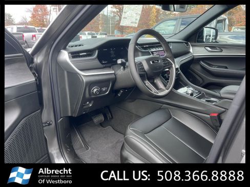 New 2025 Jeep Grand Cherokee Limited w/ Black Appearance Package image 9