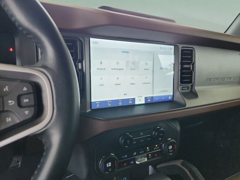 Used 2024 Ford Bronco Outer Banks AWD/4WD image 13