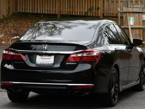 Used 2017 Honda Accord Sport image 9