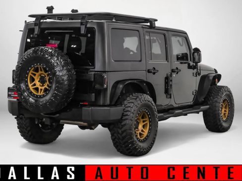 Used 2014 Jeep Wrangler Unlimited Sahara image 4