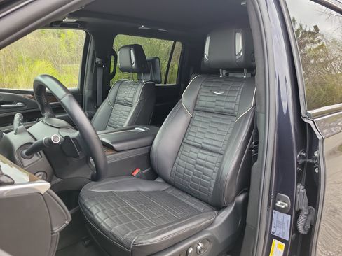 Used 2023 Cadillac Escalade ESV Sport Platinum w/ LPO, ONYX Package AWD/4WD image 14