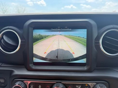 Used 2021 Jeep Wrangler Unlimited Sahara AWD/4WD image 42